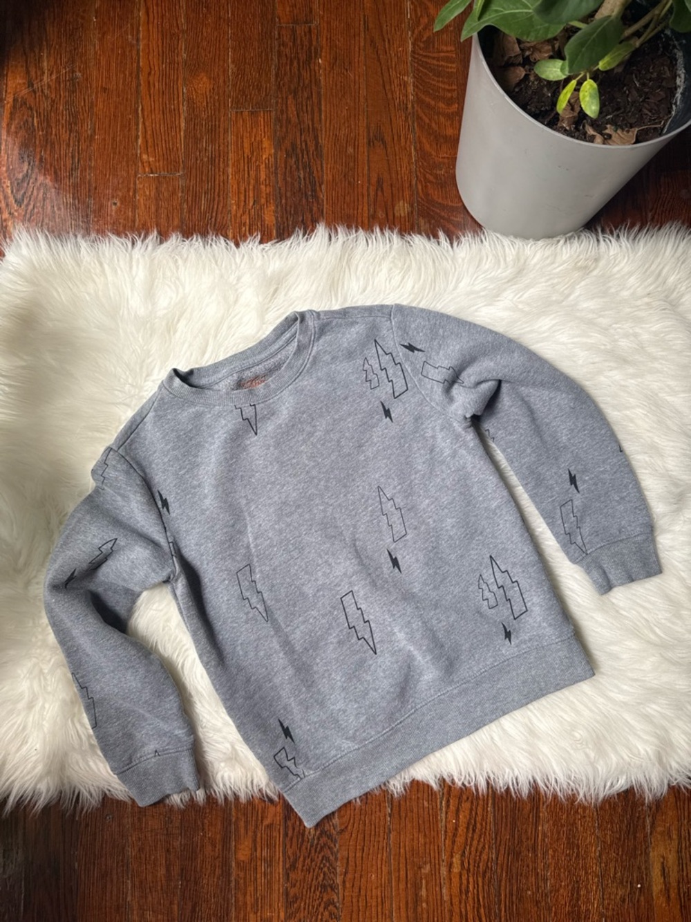 Cat & Jack Boys Gray Lightning Bolt Sweatshirt Medium